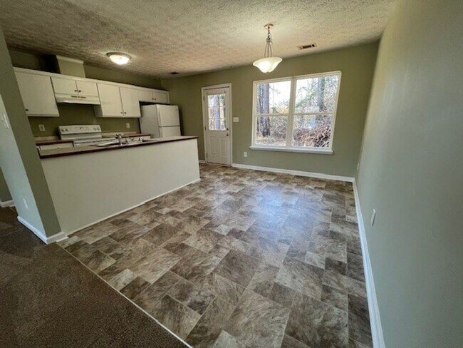 Building Photo - 1243 Northview Ext