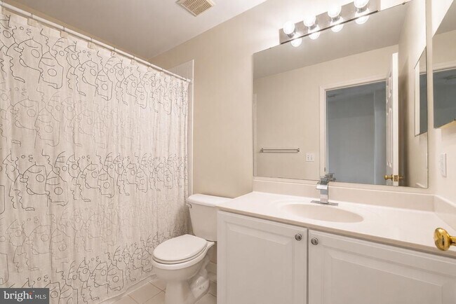 Building Photo - 12 Scarlet Oak Dr