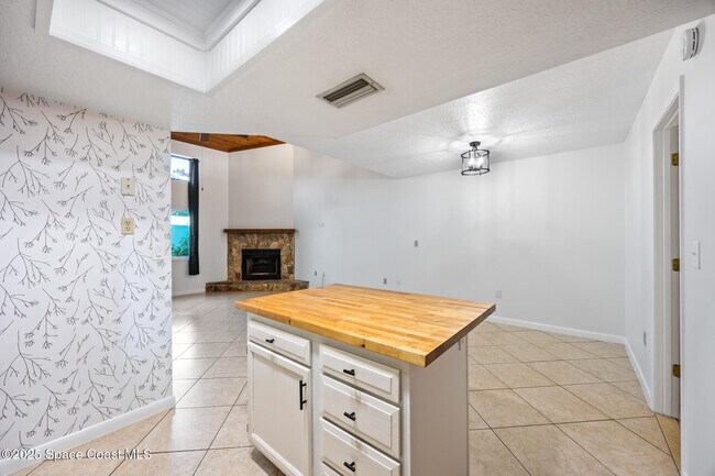 Building Photo - 123 Adams Ave