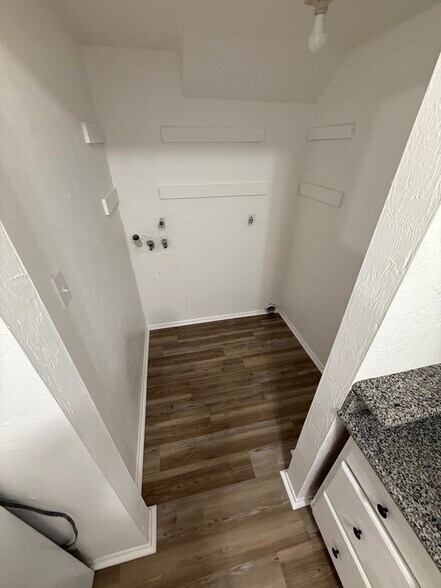 Building Photo - 3701 SW 30th Ter