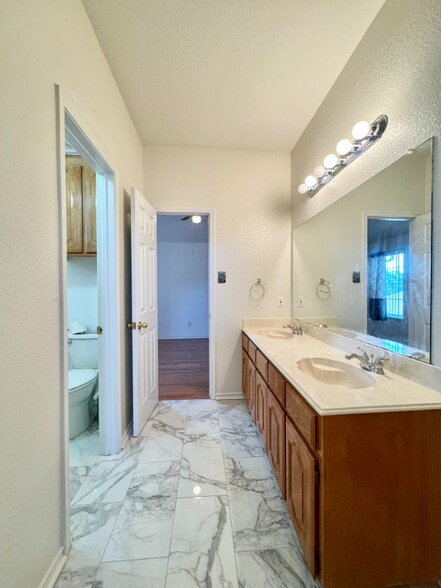 Building Photo - 1303 Kenshire Ct