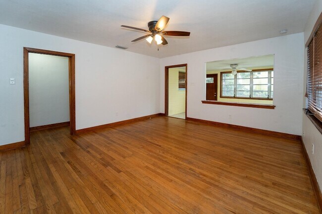 Building Photo - 64 Fullerwood Dr