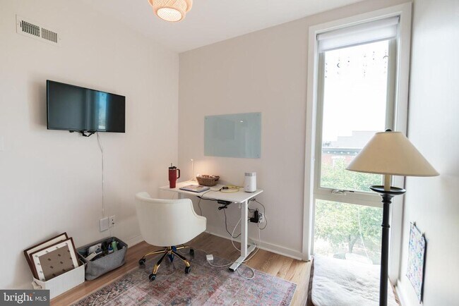 Building Photo - 2029 E Huntingdon St