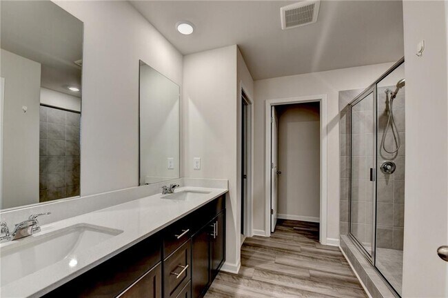 Building Photo - 2214 Whitworth St