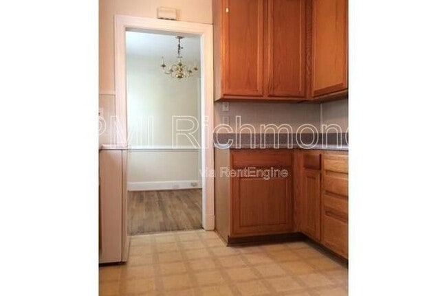 Building Photo - 2705 Dellrose Ave