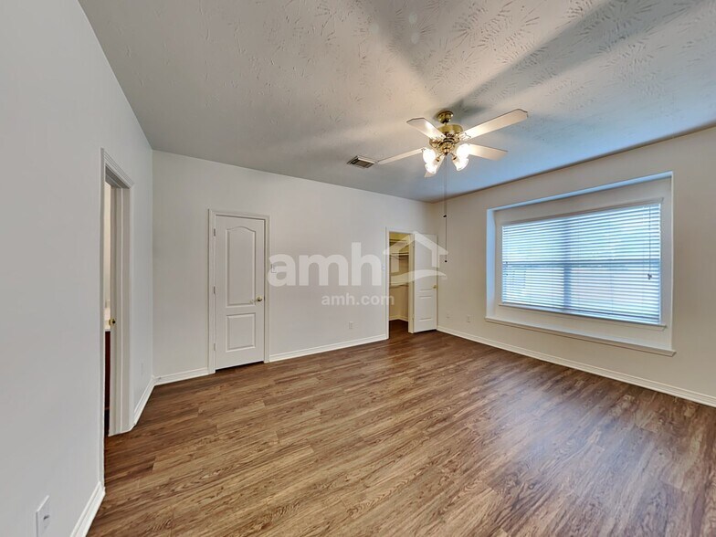 Building Photo - 28726 Hidden Cove Dr