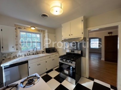 Building Photo - 365 Haynes St