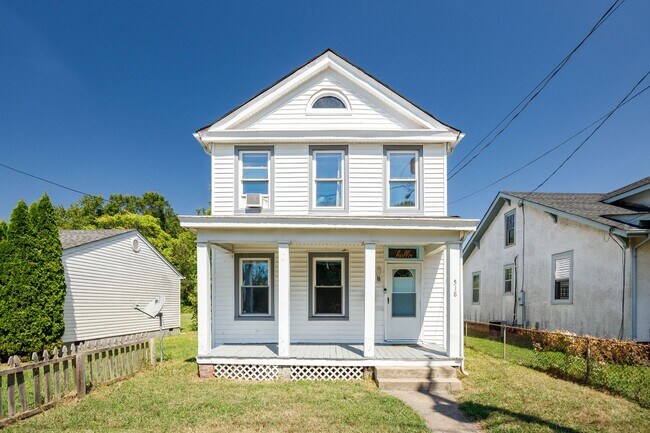 Building Photo - 3 Bedroom/1.5 Bath Northside Home ***Avail...