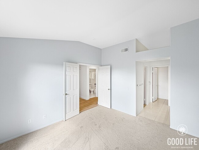 Building Photo - Modern comfort meets coastal living in thi...