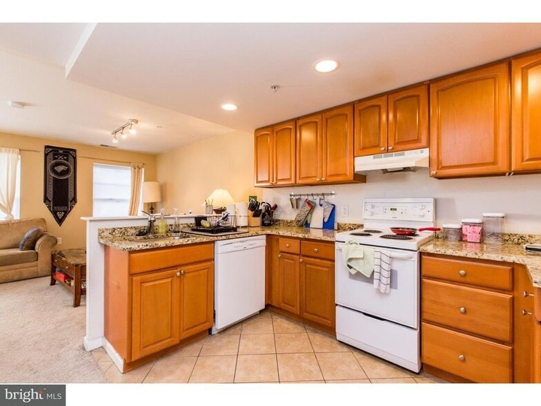 Building Photo - 735 Walnut St