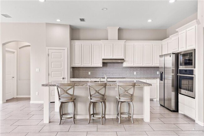 Building Photo - 14224 Amistad Cir