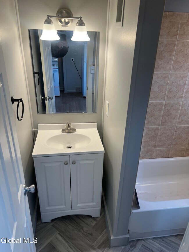 Building Photo - 9 Edward St