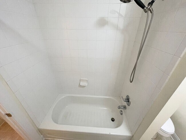 Building Photo - Nice Home located in Rosewood area and clo...