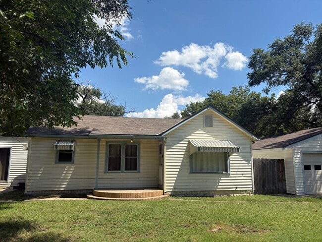Primary Photo - Beautiful 3 bedroom 2 bathroom