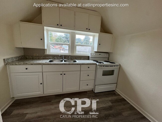 Building Photo - 409 Long Ave