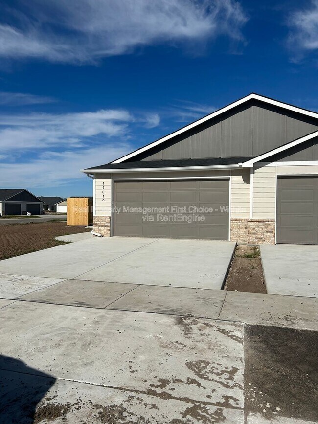 Building Photo - 17010 Kashmir St