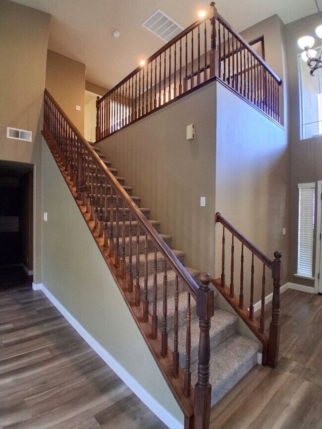 Building Photo - 1891 E Oak Haven Dr