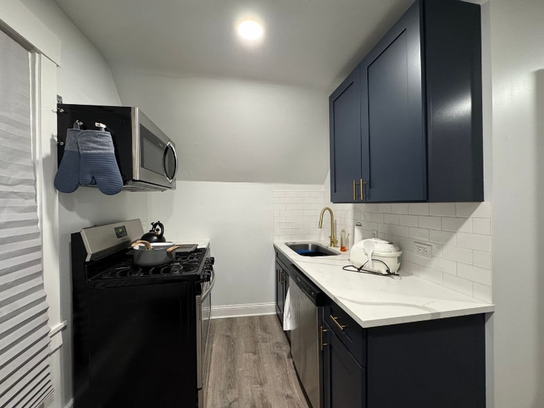 Building Photo - 3111 N Clifton Ave