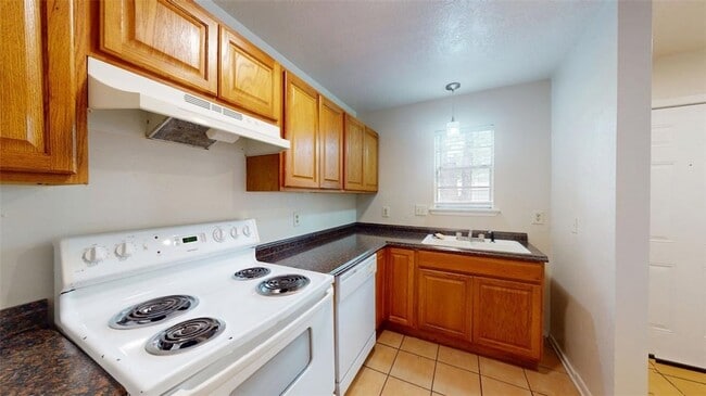 Building Photo - 922 Navarro Dr