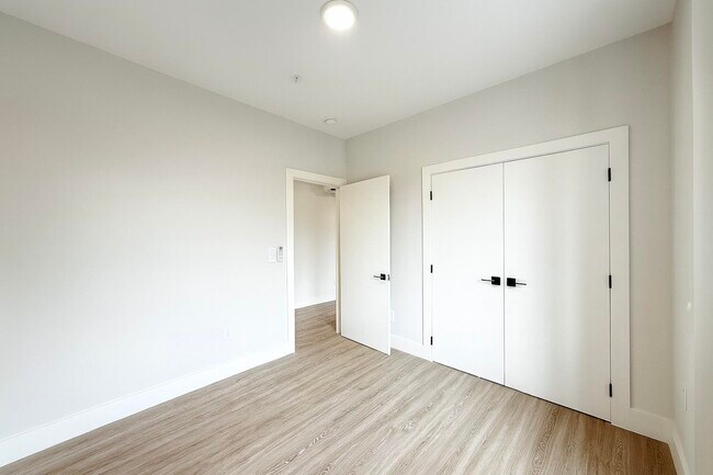 Building Photo - 103 Bostwick Ave