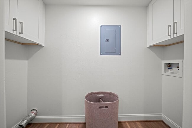 Building Photo - 45 N Lakeridge Cir