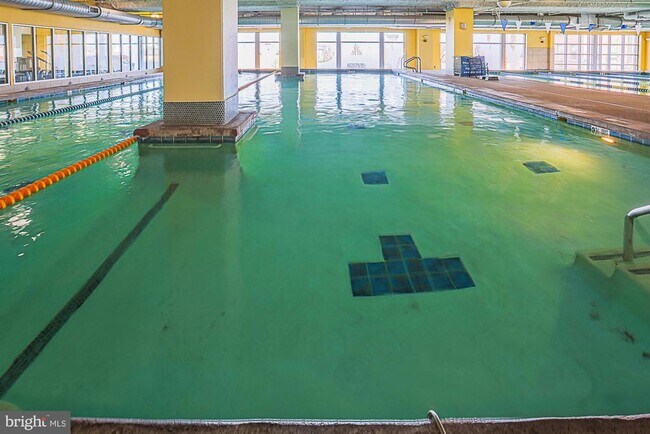 Building Photo - 675 S President St