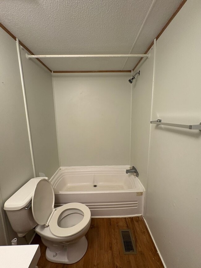 Building Photo - Spacious three bedroom, two bath singlewid...