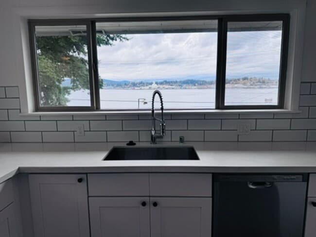 Building Photo - Completely Remodeled 3 Bedroom with Amazin...