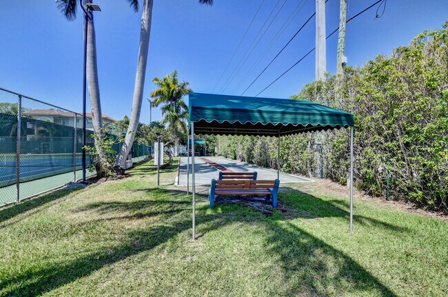 Building Photo - 18 Royal Palm Way