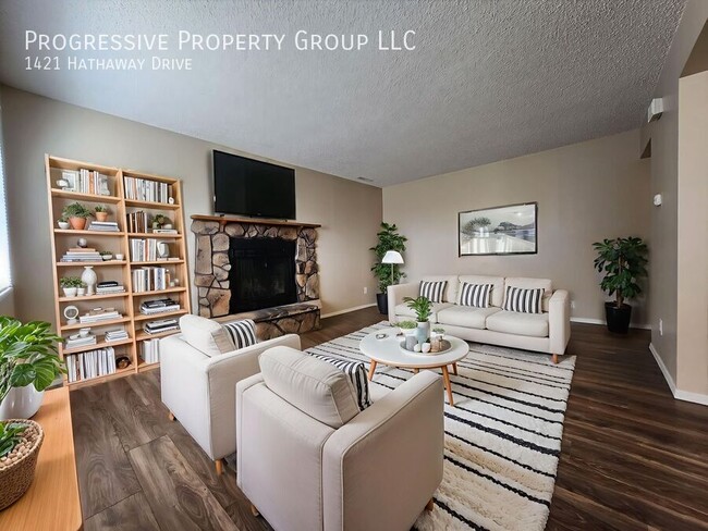 Primary Photo - 1421 Hathaway Dr