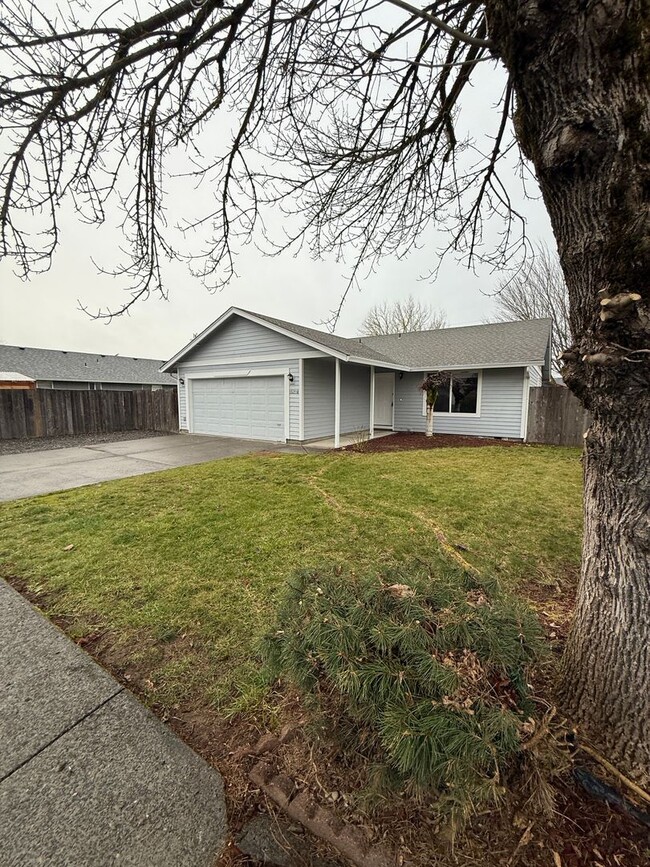 Building Photo - Updated, Its a must see........ 3 bedroom, 2 bath