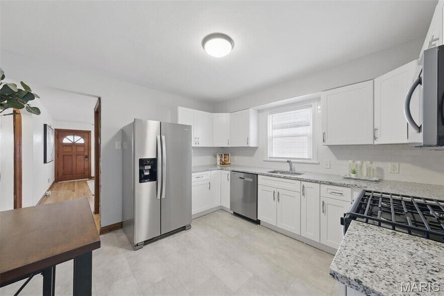 Building Photo - 6033 Fyler Ave