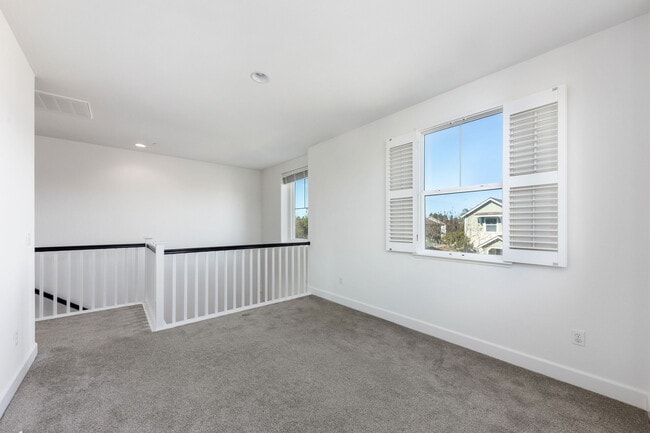 Building Photo - 1680 Southview Dr