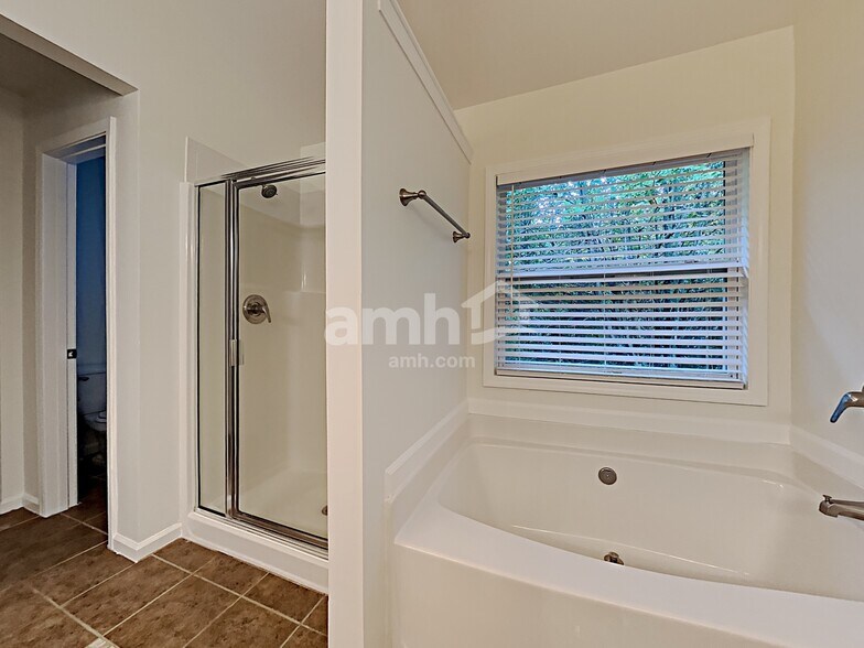 Building Photo - 4620 Stonehaven View