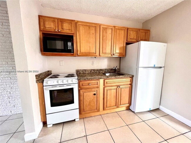 Building Photo - 534 NW 23rd Ave