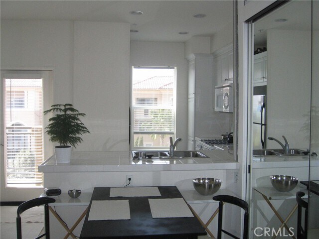 Building Photo - 6020 S Seabluff Dr