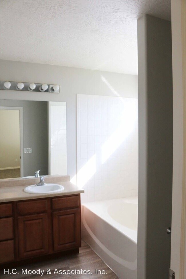 Building Photo - 3 br, 2 bath House - 12491 S. Rampart Way