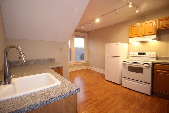 Building Photo - Eastern Parkway