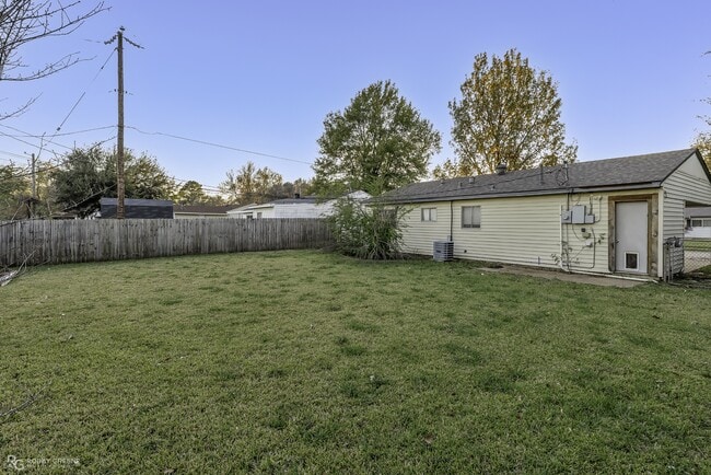 Building Photo - 3418 Bistineau Dr