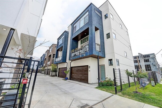 Building Photo - 3223 Garrow St