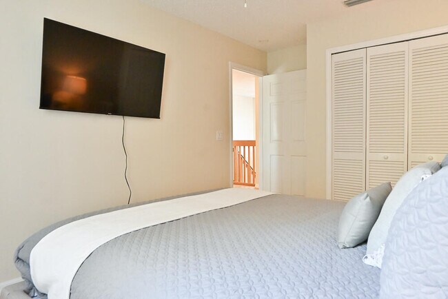 Building Photo - 12828 Meadowbreeze Dr