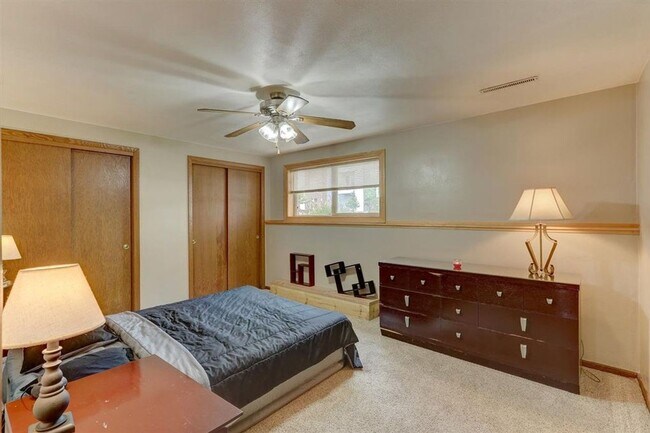 Building Photo - Sun Prairie Duplex
