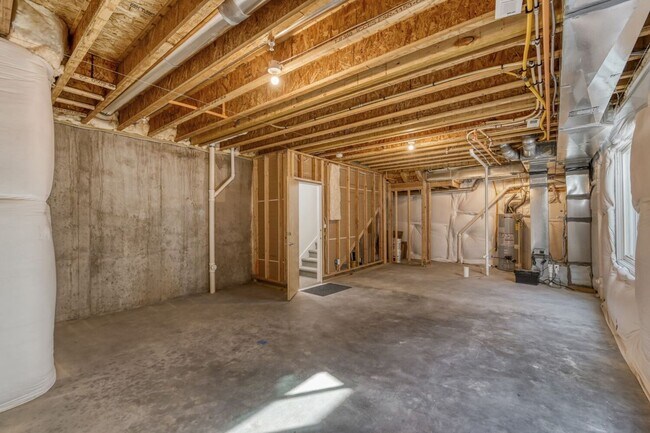 Building Photo - Bright Contemporary 3 Bedroom 2 Bath - August 1st!