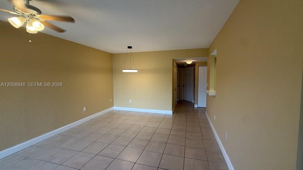 Building Photo - 1133 Golden Lakes Blvd