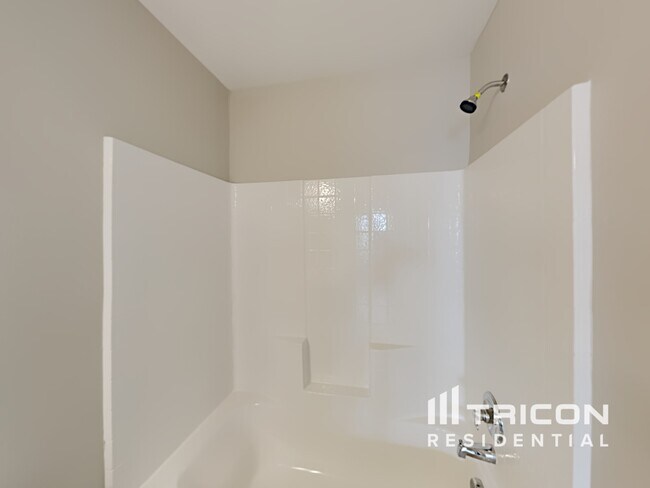 Building Photo - 1662 Pompano Beach Dr