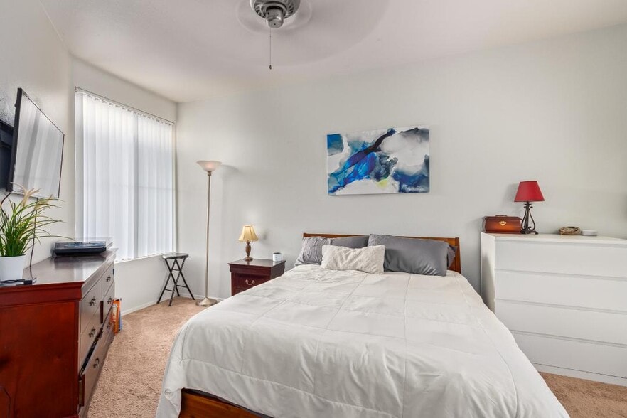 Master Bedroom - 1701 E Colter St