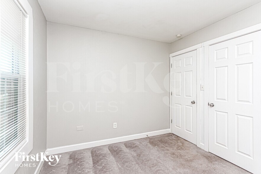 Building Photo - 5837 Walsham Way