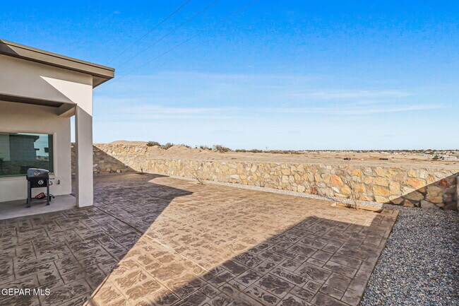 Building Photo - 244 Farnborough St