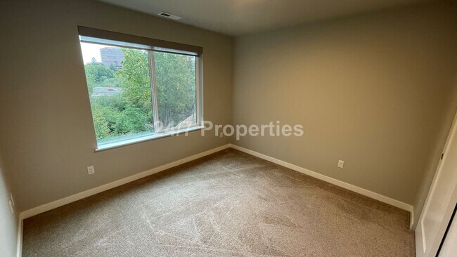 Building Photo - Modern and Stylish 3 BD | 3.5 BA Townhome ...