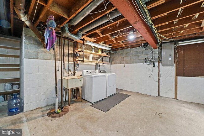 Building Photo - 7623 Highland St